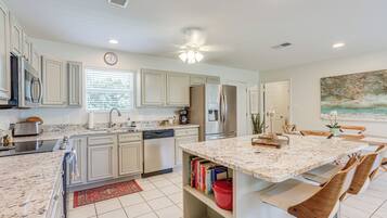 House (2 Bedrooms) | Interior