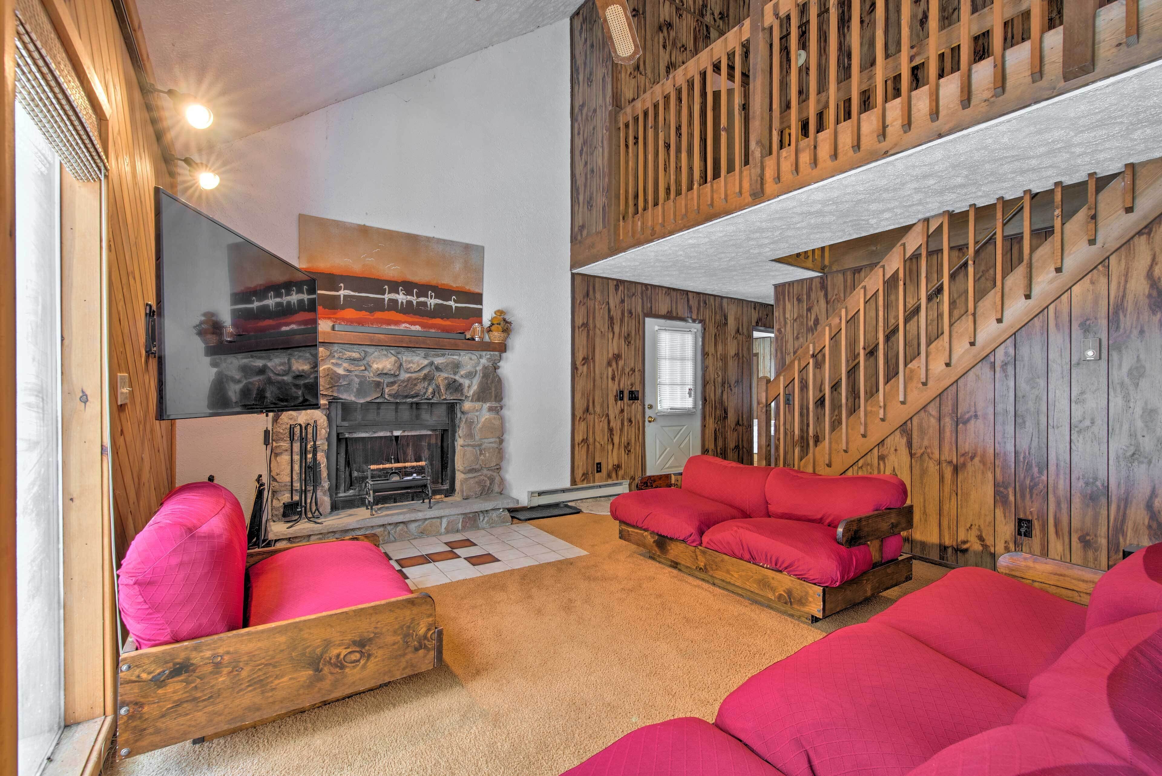 Cozy Lake Ariel Home w/ Community Amenities!