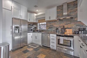 House (3 Bedrooms) | Interior - Medicine Park Cabin w/ Mountain Views! (Medicine Park)