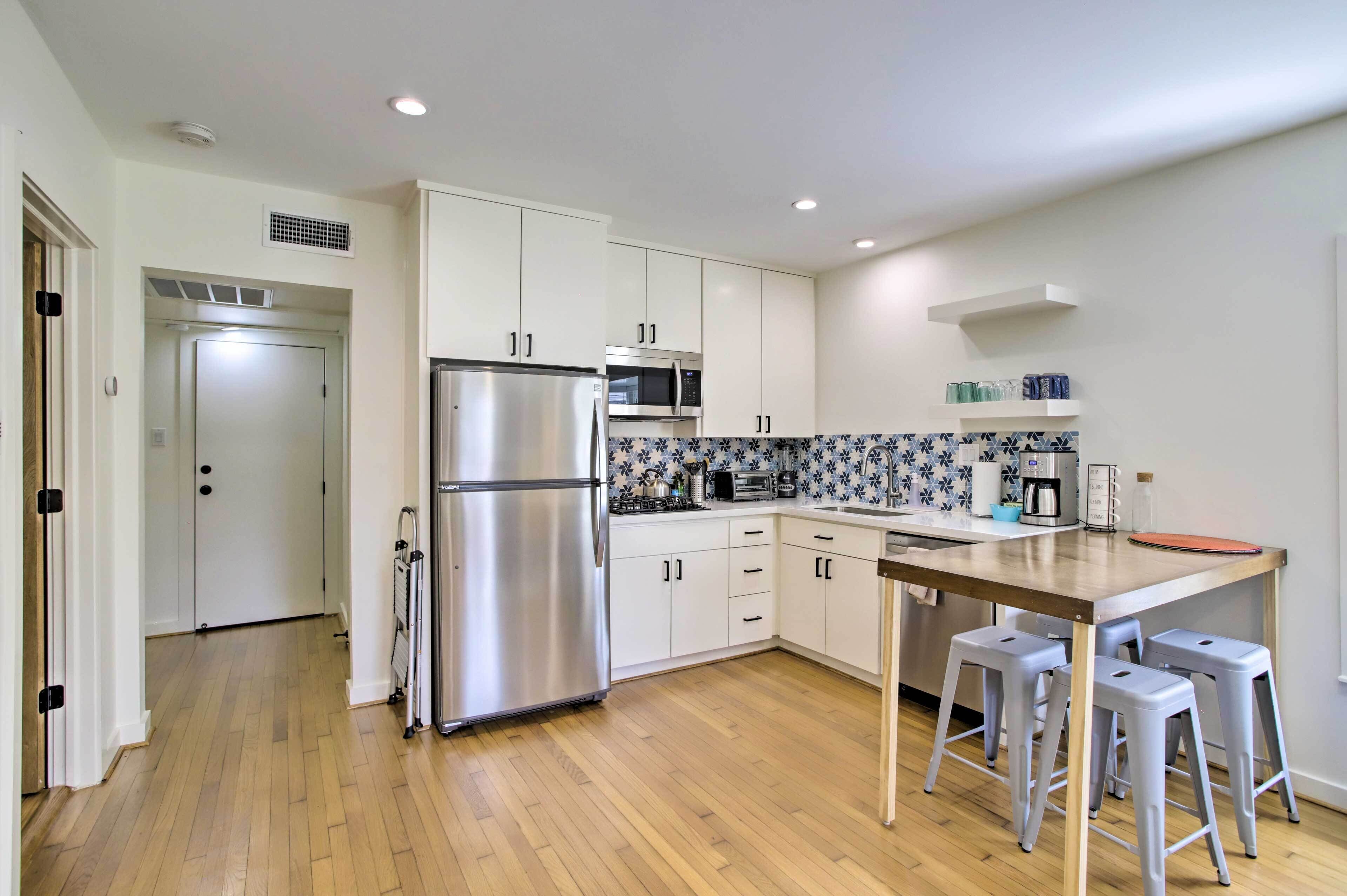 Apartment (1 Bedroom) | Private kitchen | Microwave, oven, stovetop, dishwasher