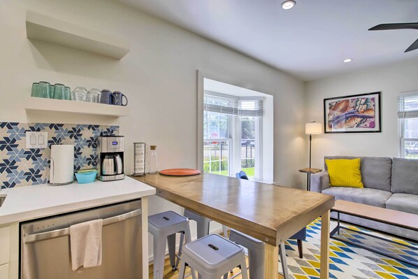 Interior - Houston Apt w/ EV Charging: 3 Mi to Downtown! (Houston)