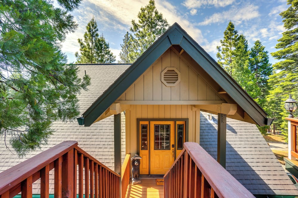 Pet-friendly California Cabin w/ Beach Access - Juniper Lake