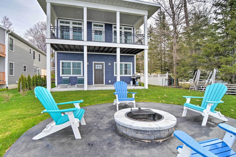 Lakefront Cadillac Home w/ Dock - Mins to Hiking