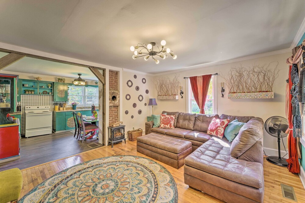 Pet-friendly Bakersville Cottage w/ Views!