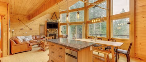 House (3 Bedrooms) | Interior