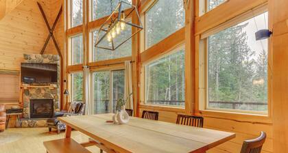 'grizzly Tower' Packwood Cabin w/ Hot Tub!