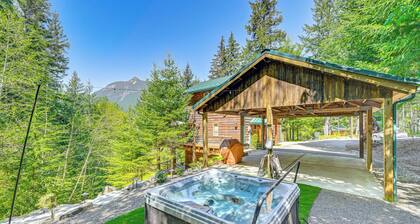 'grizzly Tower' Packwood Cabin w/ Hot Tub!