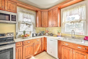 Apartment (1 Bedroom) | Interior - Long Branch Apartment: 1 Mi to Beach, Pier Village (Long Branch)