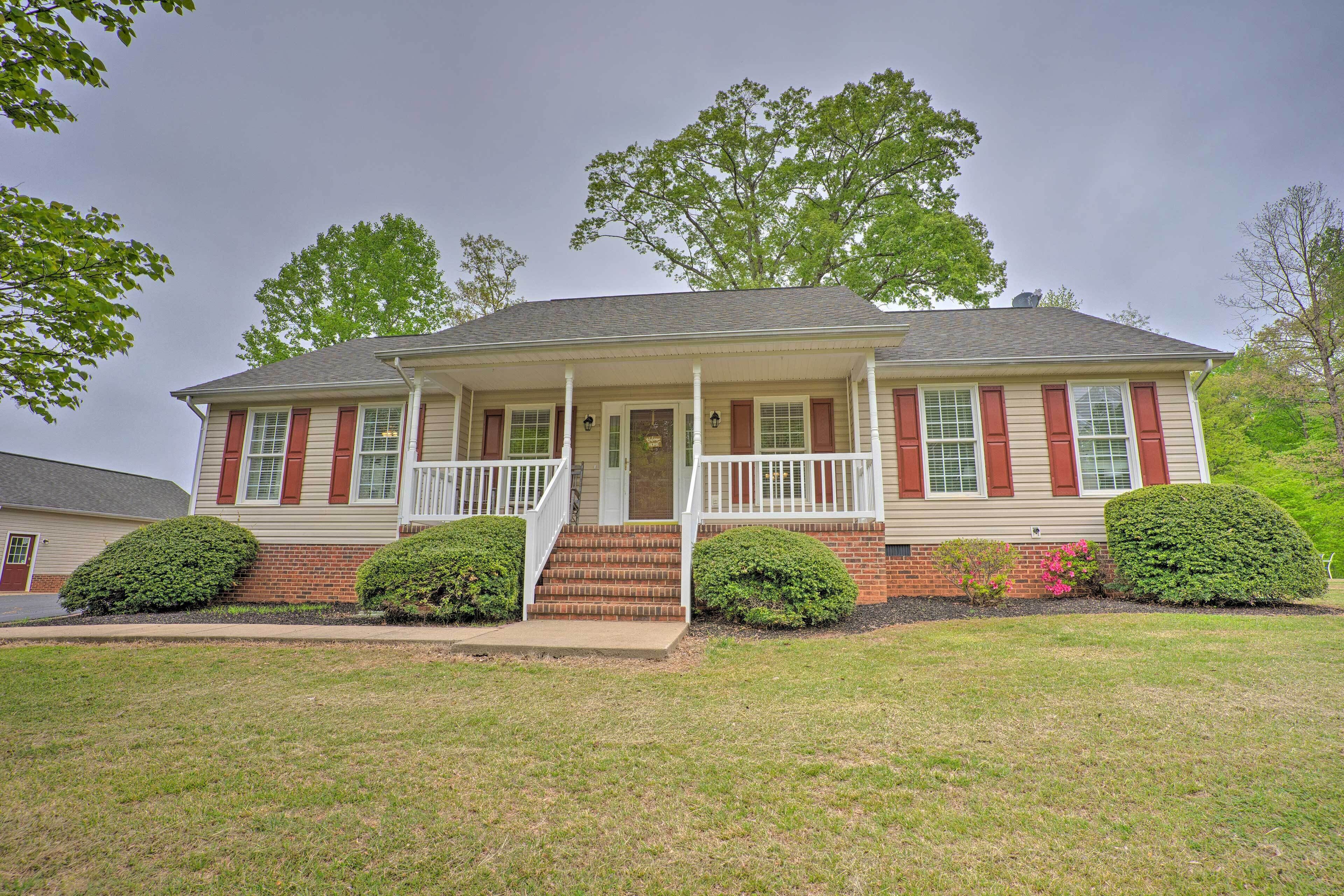 Mineral Getaway w/ Grill, Fire Pits + Boat Docks!