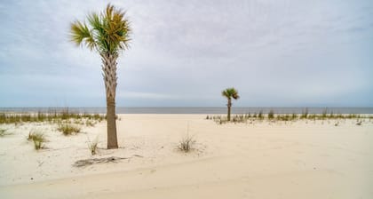 Walk to Beach: Gulfport Retreat w/ Patio