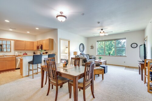 Cozy Livingston Condo w/ Balcony & Mtn View!