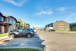 Interior - Cozy Livingston Condo w/ Balcony & Mtn View! (Livingston)