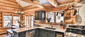 Remodeled Fairplay Log Cabin w/ Wood-burning Sauna