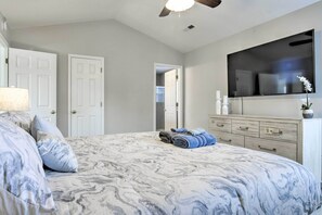 House (5 Bedrooms) | Interior - Fenced Yard & Ping-pong Table: Spacious Graham Gem (Graham)