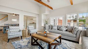 House (5 Bedrooms) | Interior