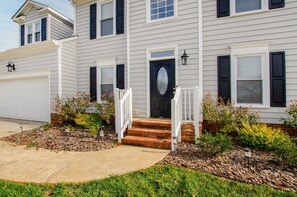 House (5 Bedrooms) | Interior