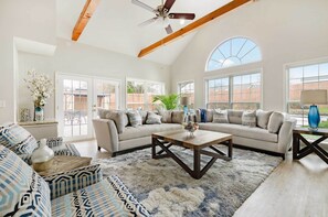 House (5 Bedrooms) | Interior