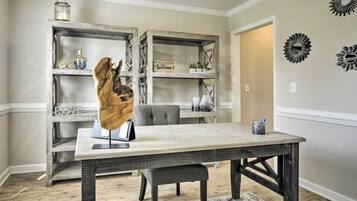 House (5 Bedrooms) | Interior