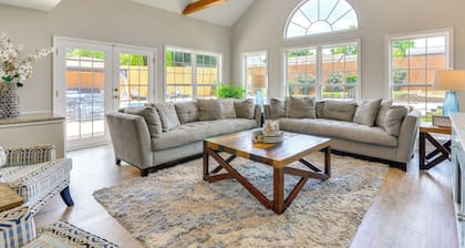 Graham Home w/ Private Pool & Ping-pong Table!