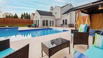 House (5 Bedrooms) | Interior