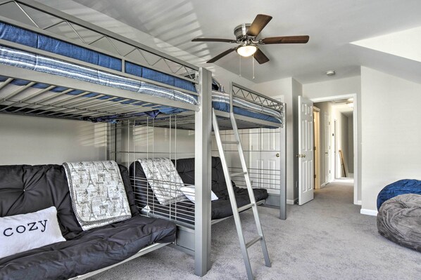 House (5 Bedrooms) | Interior