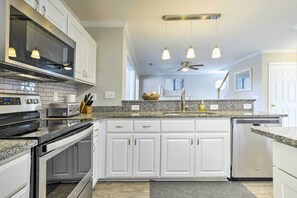 House (5 Bedrooms) | Interior