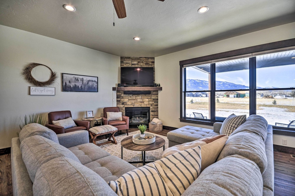 Montana Home w/ Hot Tub, 9 Mi to Red Lodge Mtn!