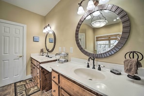 House (3 Bedrooms) | Interior - Glenville Serenity Lodge' w/ Lake Views! (Glenville)