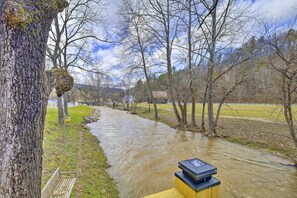 Interior - Peaceful Mountain City Cabin w/ Porch & Fire Pit (Mountain City)