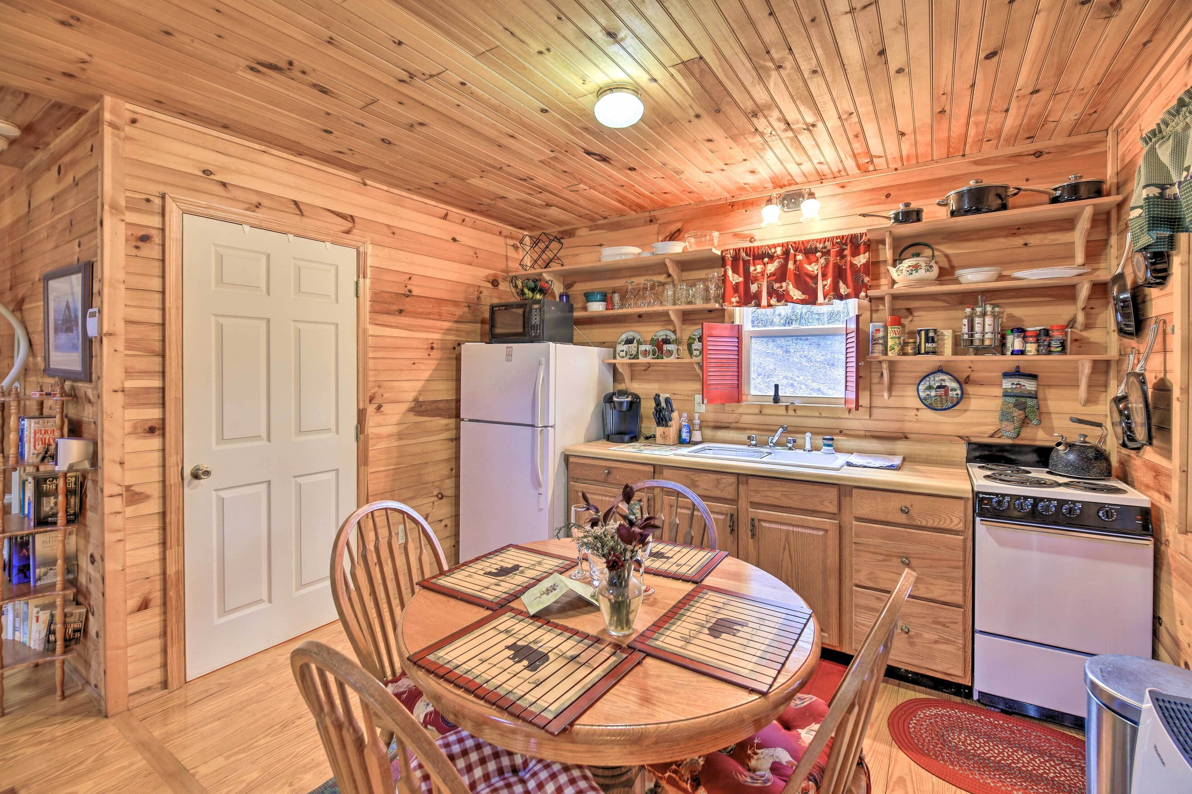 Peaceful Cabin w/ Fire Pit on Cross Creek Ranch!