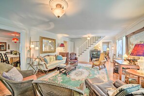 TV - Rural & Historic Estate Home, 12 Mi to Clarksville (Clarksville)