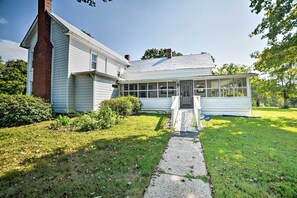 Exterior - Rural & Historic Estate Home, 12 Mi to Clarksville (Clarksville)