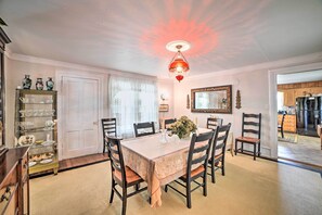 Dining - Rural & Historic Estate Home, 12 Mi to Clarksville (Clarksville)