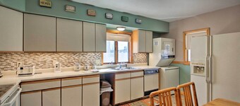 Old Ocean Beach Apt by Pier + Palace Playland