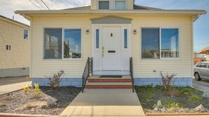 Apartment (2 Bedrooms) | Interior - Old Ocean Beach Apt by Pier + Palace Playland (Old Orchard Beach)