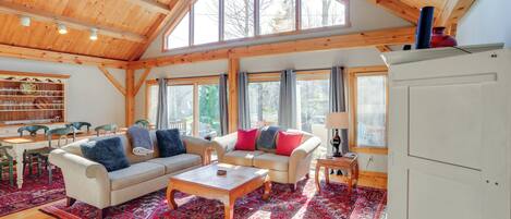 House (3 Bedrooms) | Living area | TV, fireplace, DVD player, iPod dock