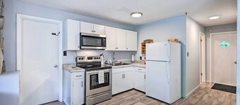 Peaceful Roan Mountain Escape: On-site Creek!