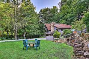 Interior - Peaceful Roan Mountain Escape: On-site Creek! (Roan Mountain)