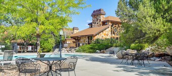 Cozy Wolf Lodge Ski Retreat - 17 Mi. to 3 Resorts!