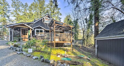 Pet-friendly Cabin: Minutes to Gig Harbor!