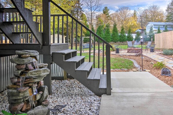 Property grounds - Sleek Hendersonville Home w/ Furnished Patio! (Etowah)