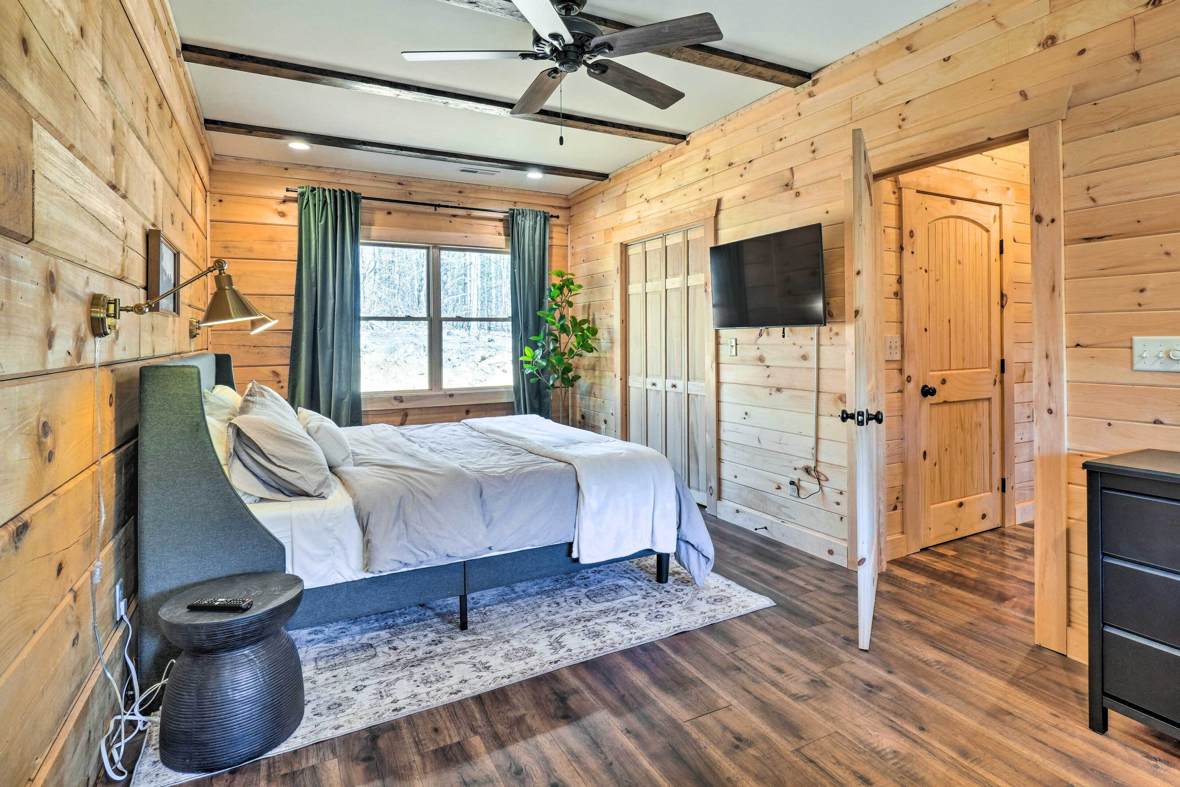 Sevierville Vacation Cabin With Hot Tub & Decks!