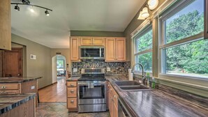 Microwave, oven, stovetop, dishwasher - Eau Claire Home w/ Fire Pit < 2 Mi to Dtwn! (Eau Claire)