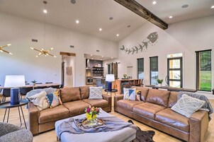 House (5 Bedrooms) | Interior