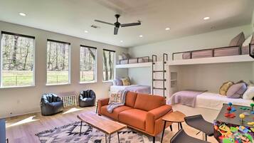 House (5 Bedrooms) | Interior