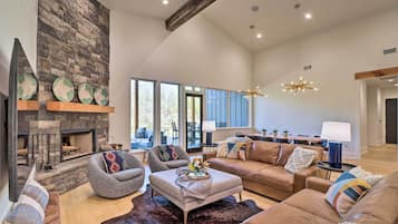House (5 Bedrooms) | Interior