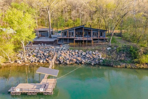 Riverfront Heber Springs Home With Dock & Slip!