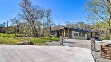 House (5 Bedrooms) | Interior