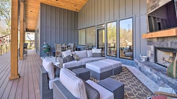 House (5 Bedrooms) | Interior