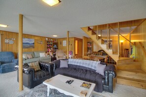 Interior - Lakefront Hiwassee Home w/ Private Dock & Deck! (Hiwassee)